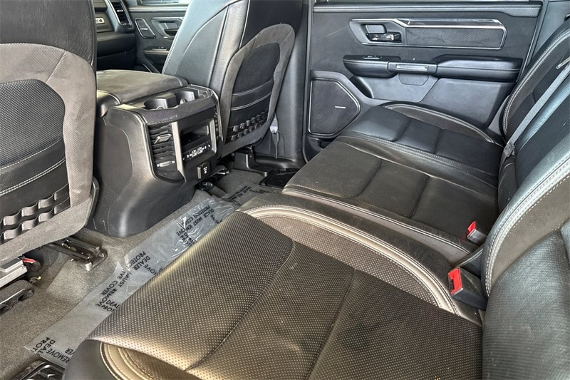 Ram 1500 Vehicle Full-screen Gallery Image 12