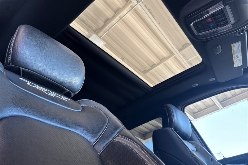 Ram 1500 Vehicle Full-screen Gallery Image 16