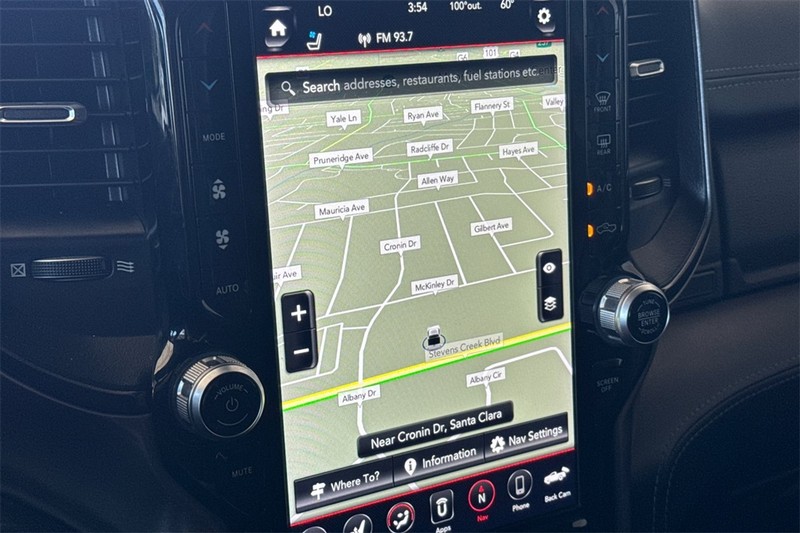 Ram 1500 Vehicle Full-screen Gallery Image 18