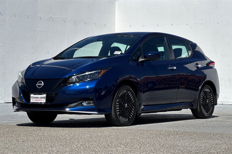 Nissan LEAF Vehicle Full-screen Gallery Image 08