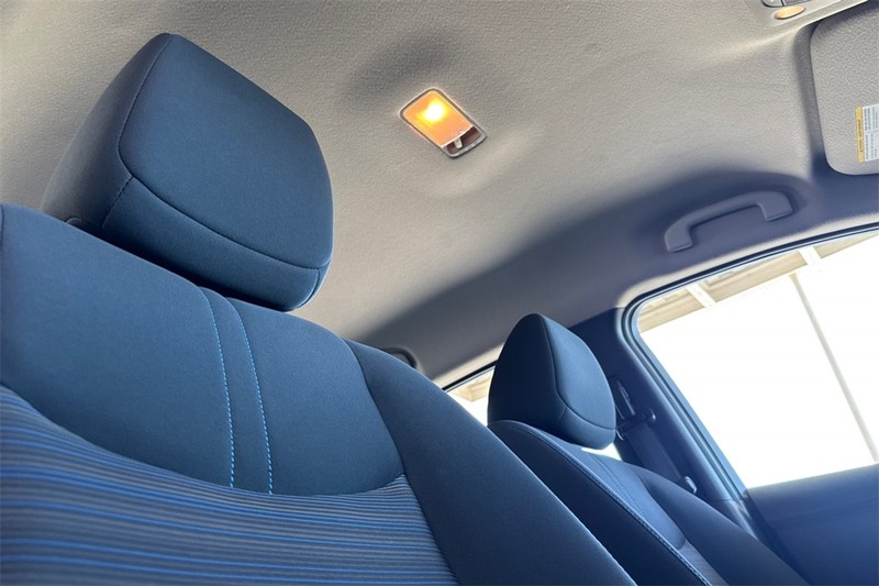 Nissan LEAF Vehicle Full-screen Gallery Image 16