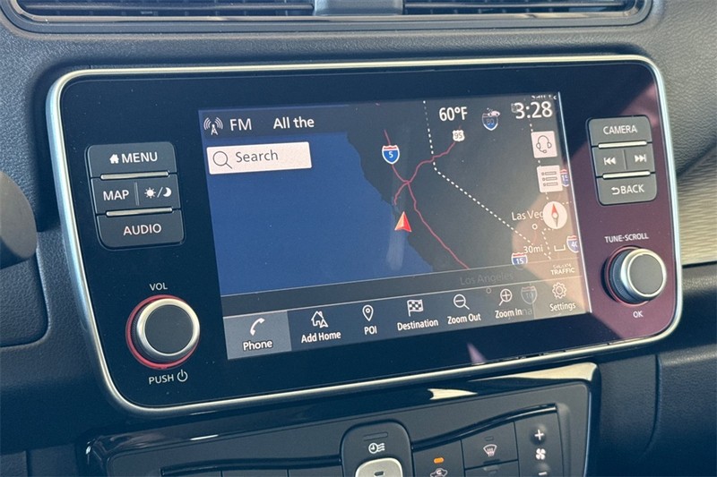 Nissan LEAF Vehicle Full-screen Gallery Image 18