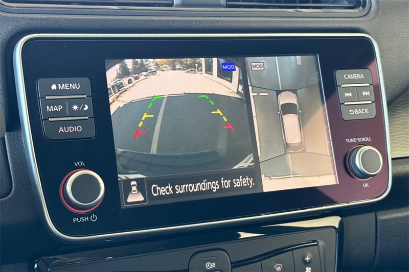 Nissan LEAF Vehicle Full-screen Gallery Image 19