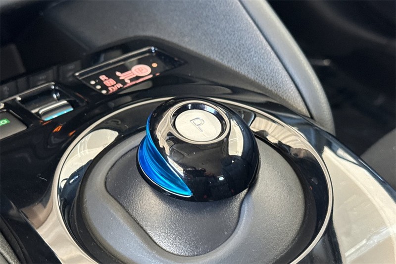 Nissan LEAF Vehicle Full-screen Gallery Image 21