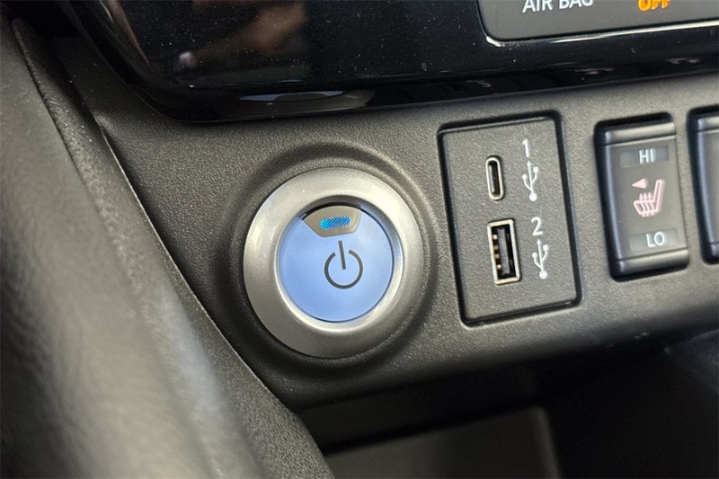 Nissan LEAF Vehicle Full-screen Gallery Image 22