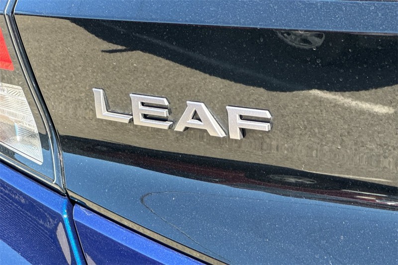 Nissan LEAF Vehicle Full-screen Gallery Image 27