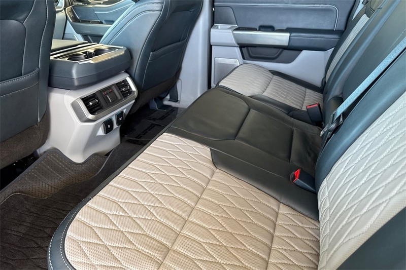 Ford F-150 Vehicle Full-screen Gallery Image 12
