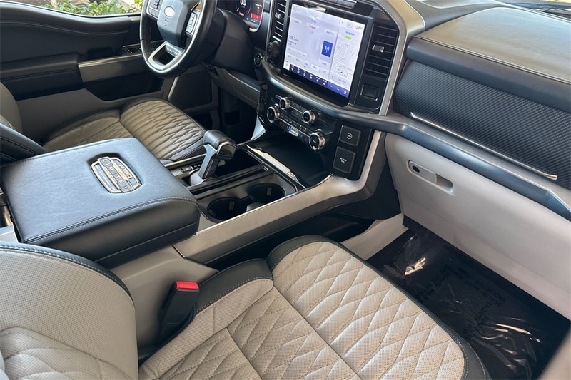 Ford F-150 Vehicle Full-screen Gallery Image 15