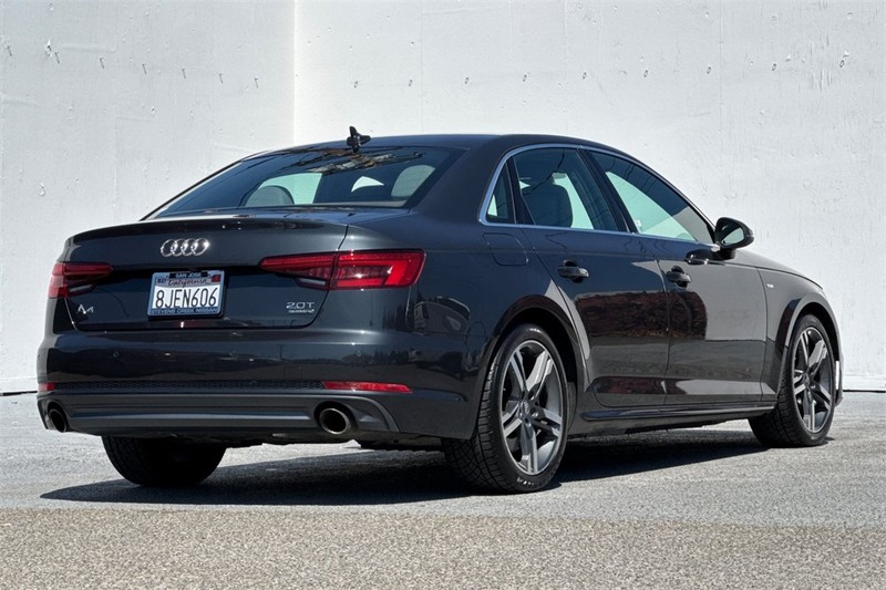 Audi A4 Vehicle Full-screen Gallery Image 04