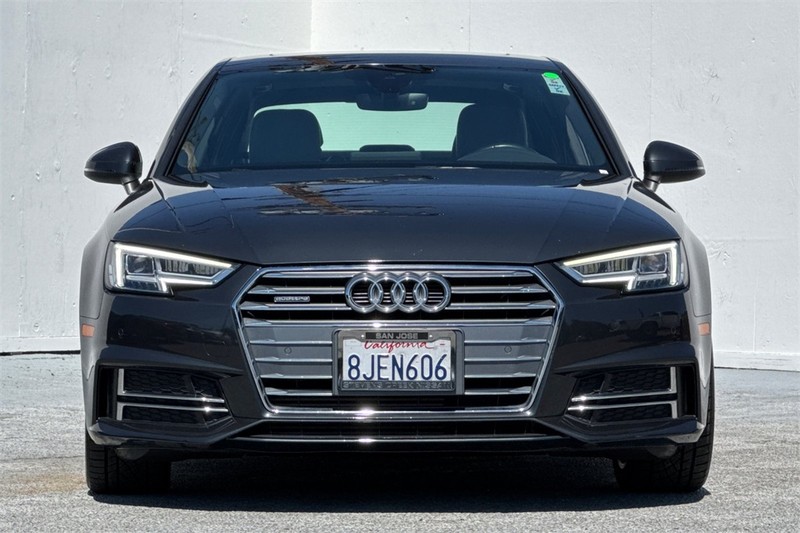 Audi A4 Vehicle Full-screen Gallery Image 09