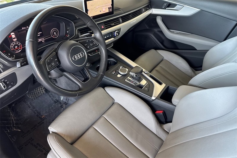 Audi A4 Vehicle Full-screen Gallery Image 10