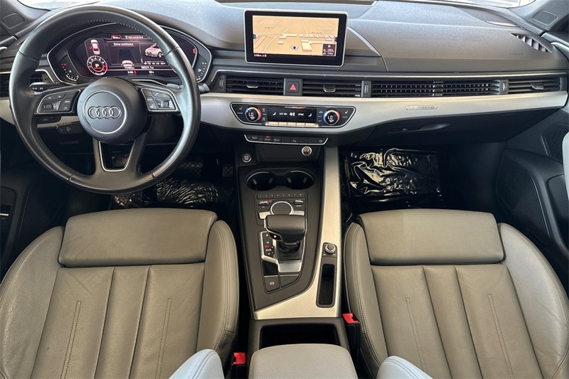 Audi A4 Vehicle Full-screen Gallery Image 13