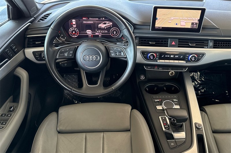 Audi A4 Vehicle Full-screen Gallery Image 14