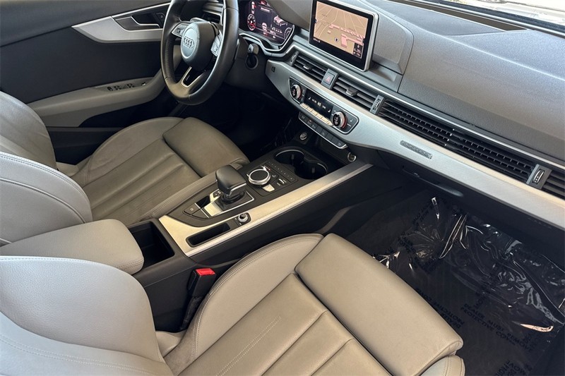 Audi A4 Vehicle Full-screen Gallery Image 15
