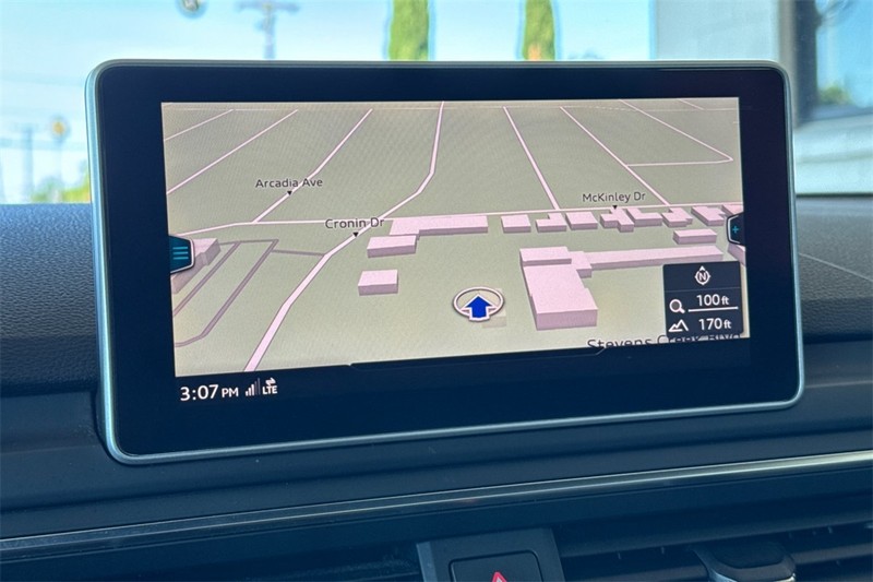 Audi A4 Vehicle Full-screen Gallery Image 18