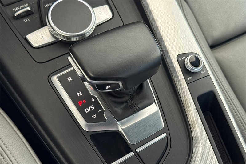 Audi A4 Vehicle Full-screen Gallery Image 21