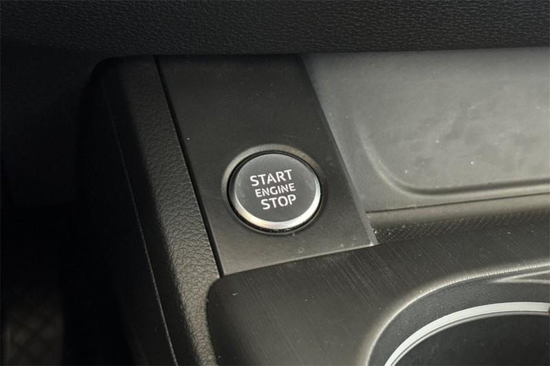 Audi A4 Vehicle Full-screen Gallery Image 22