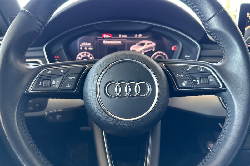 Audi A4 Vehicle Full-screen Gallery Image 23
