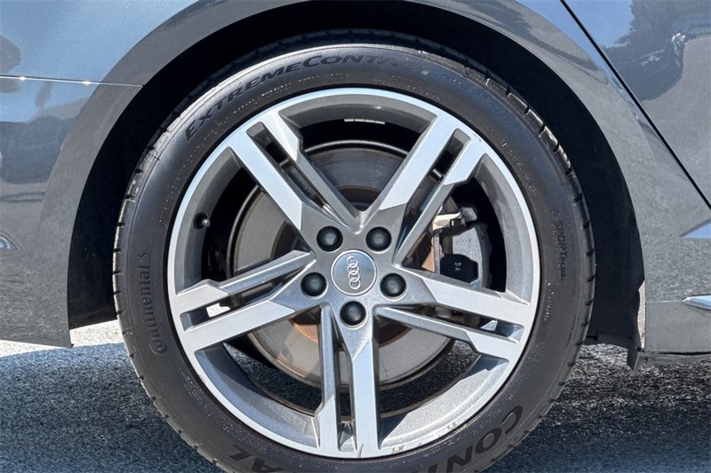 Audi A4 Vehicle Full-screen Gallery Image 26
