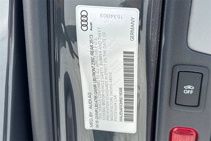 Audi A4 Vehicle Full-screen Gallery Image 28