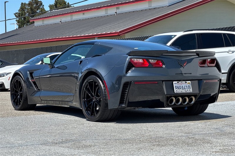 Chevrolet Corvette Vehicle Full-screen Gallery Image 06