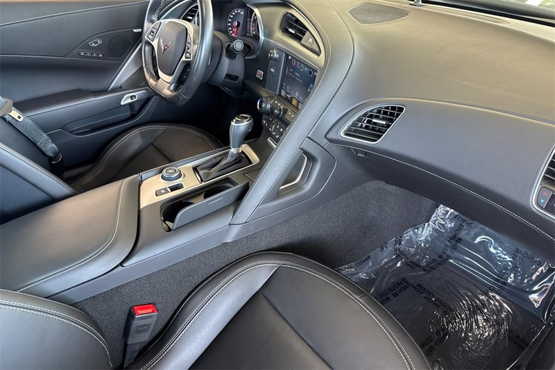 Chevrolet Corvette Vehicle Full-screen Gallery Image 13