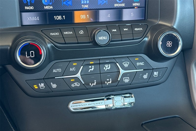 Chevrolet Corvette Vehicle Full-screen Gallery Image 18