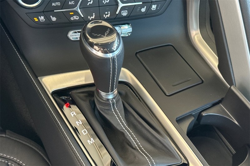 Chevrolet Corvette Vehicle Full-screen Gallery Image 19