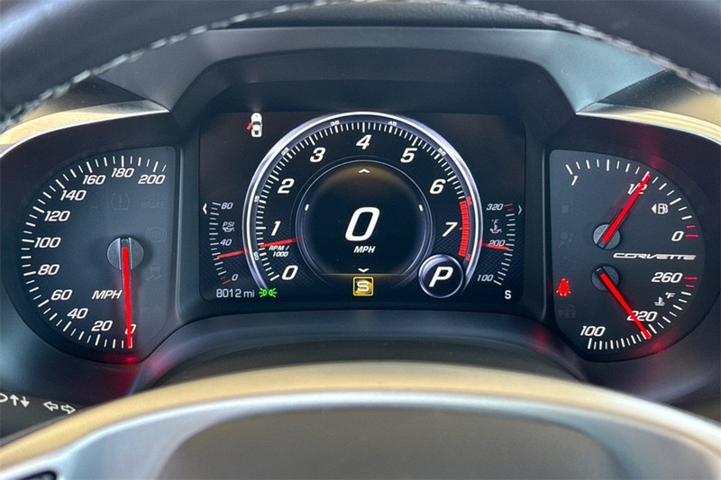 Chevrolet Corvette Vehicle Full-screen Gallery Image 22