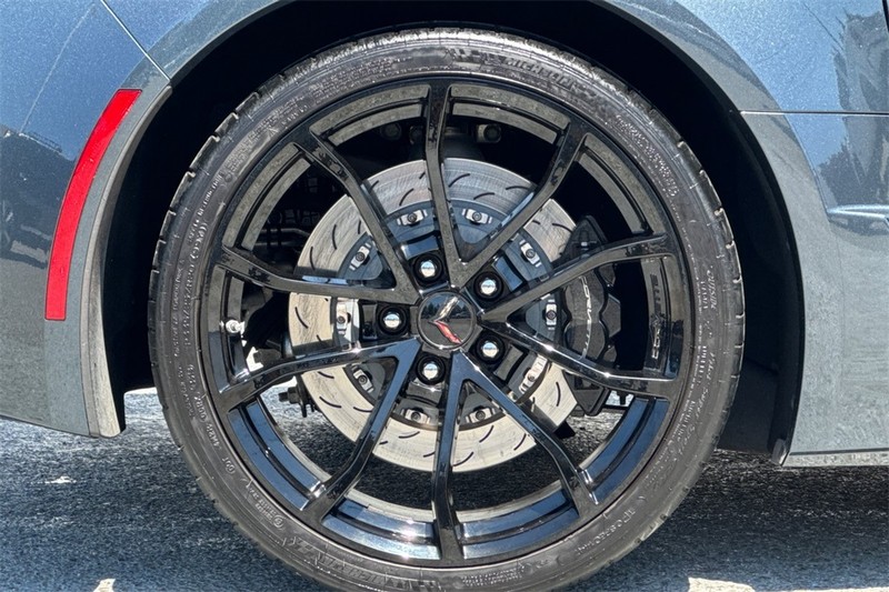 Chevrolet Corvette Vehicle Full-screen Gallery Image 24