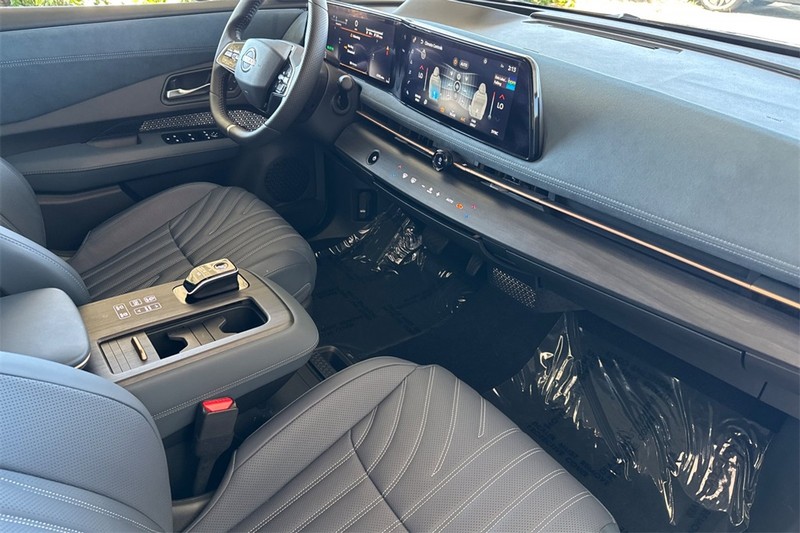 Nissan ARIYA Vehicle Full-screen Gallery Image 15