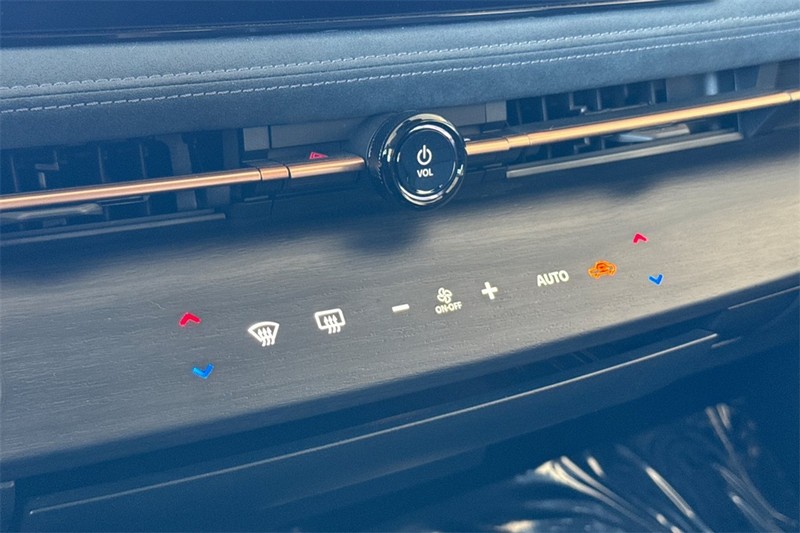 Nissan ARIYA Vehicle Full-screen Gallery Image 20