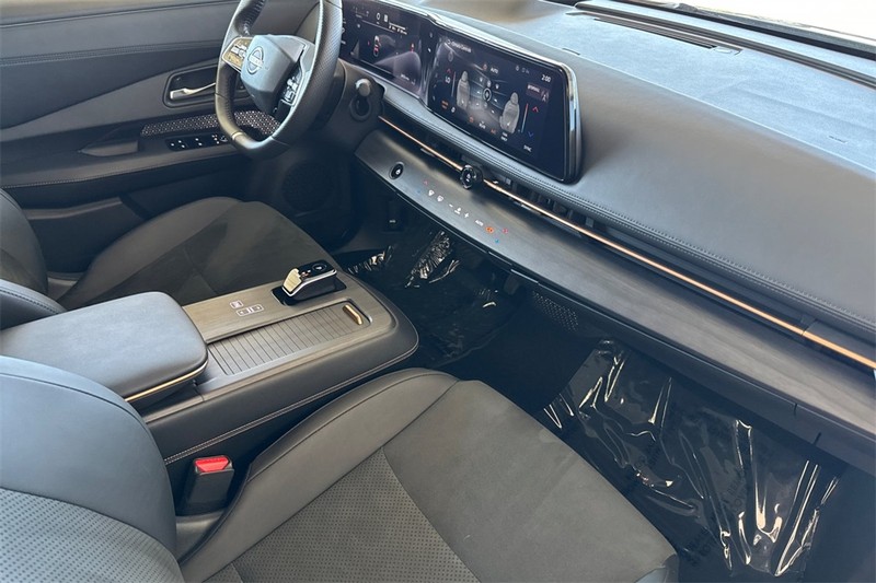 Nissan Ariya Vehicle Full-screen Gallery Image 15