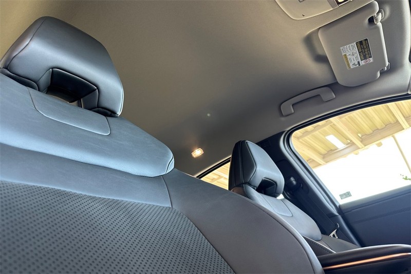 Nissan Ariya Vehicle Full-screen Gallery Image 16