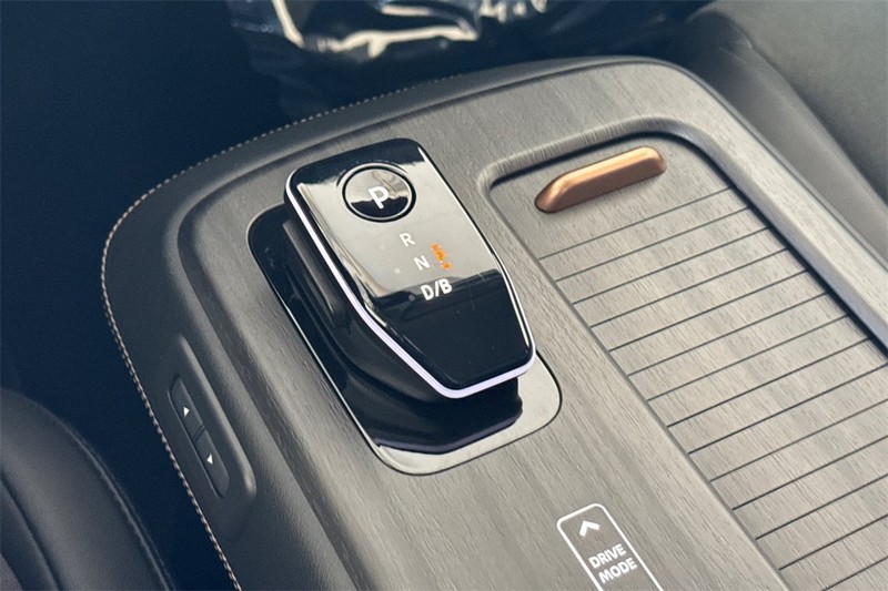 Nissan Ariya Vehicle Full-screen Gallery Image 21