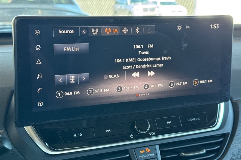 Nissan Altima Vehicle Full-screen Gallery Image 17