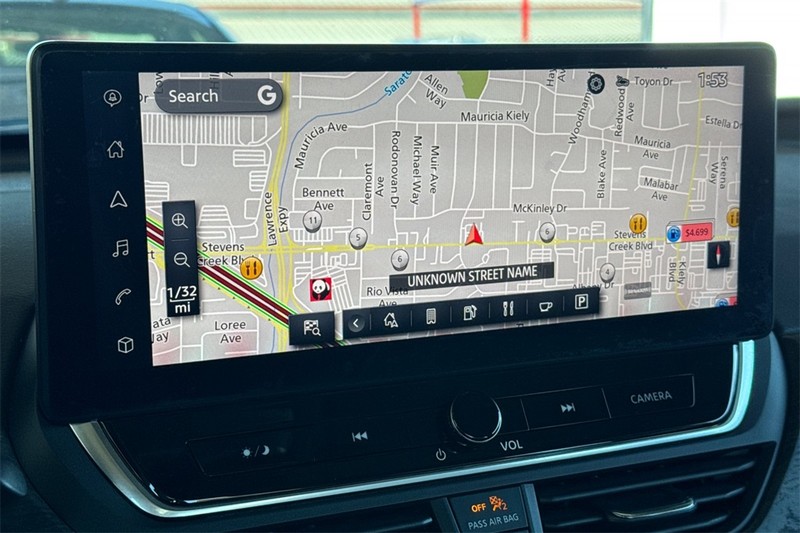 Nissan Altima Vehicle Full-screen Gallery Image 18