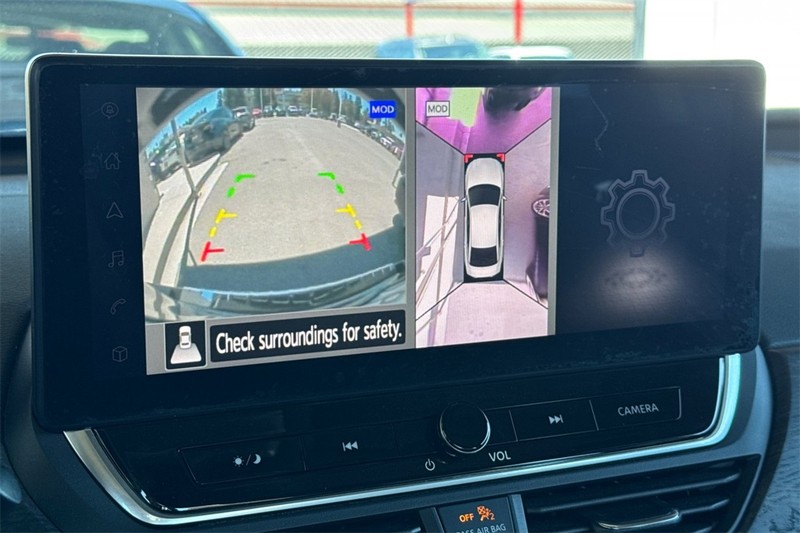 Nissan Altima Vehicle Full-screen Gallery Image 19