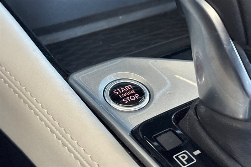Nissan Altima Vehicle Full-screen Gallery Image 22