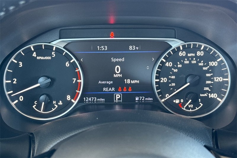 Nissan Altima Vehicle Full-screen Gallery Image 24