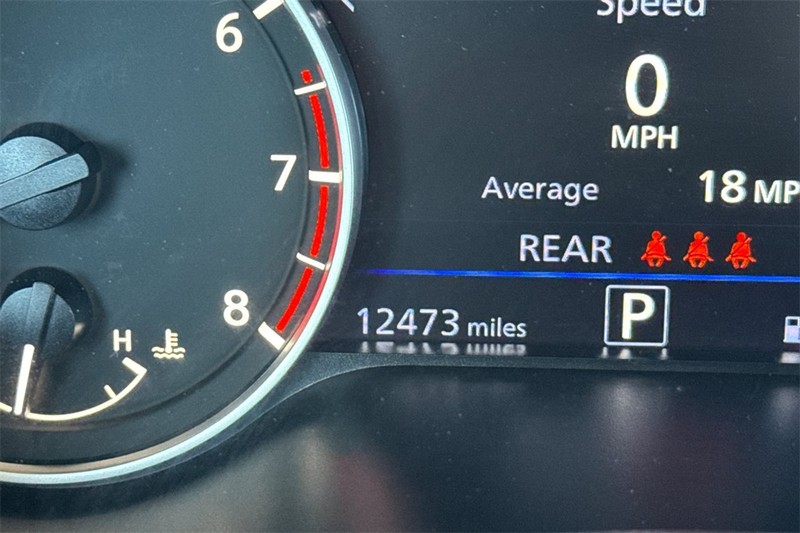 Nissan Altima Vehicle Full-screen Gallery Image 25