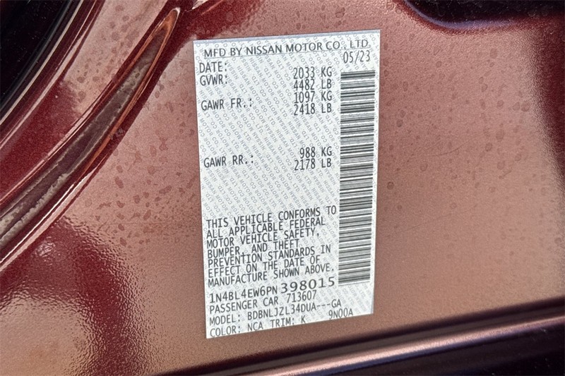Nissan Altima Vehicle Full-screen Gallery Image 28