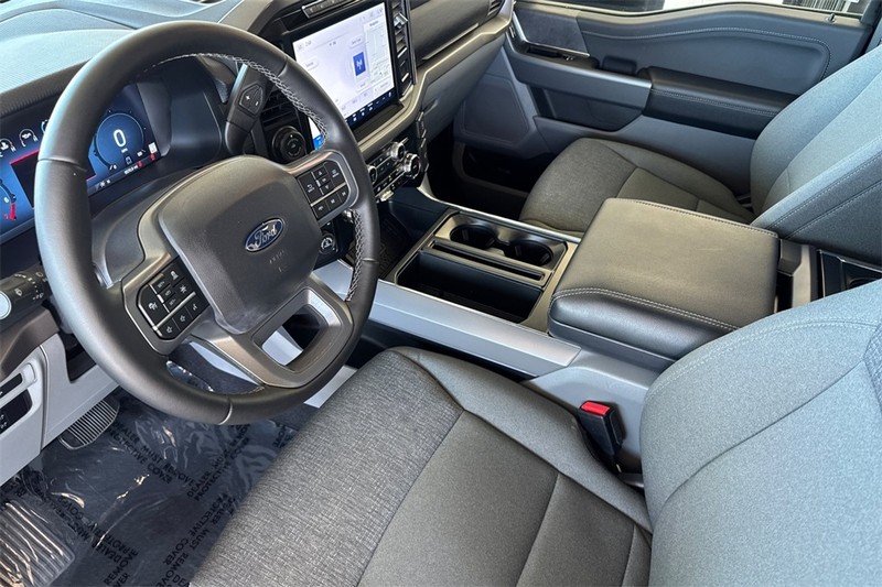 Ford F-150 Vehicle Full-screen Gallery Image 10