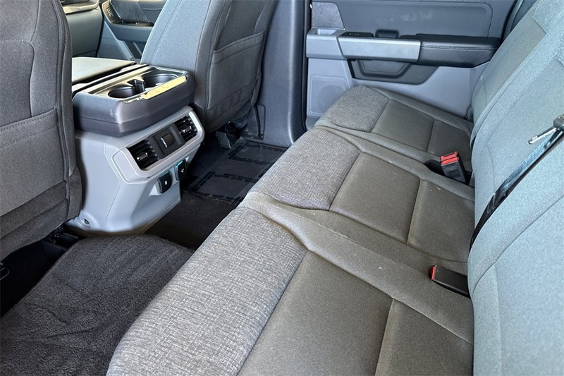 Ford F-150 Vehicle Full-screen Gallery Image 12