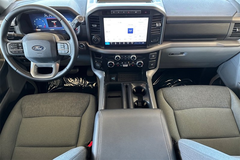 Ford F-150 Vehicle Full-screen Gallery Image 13