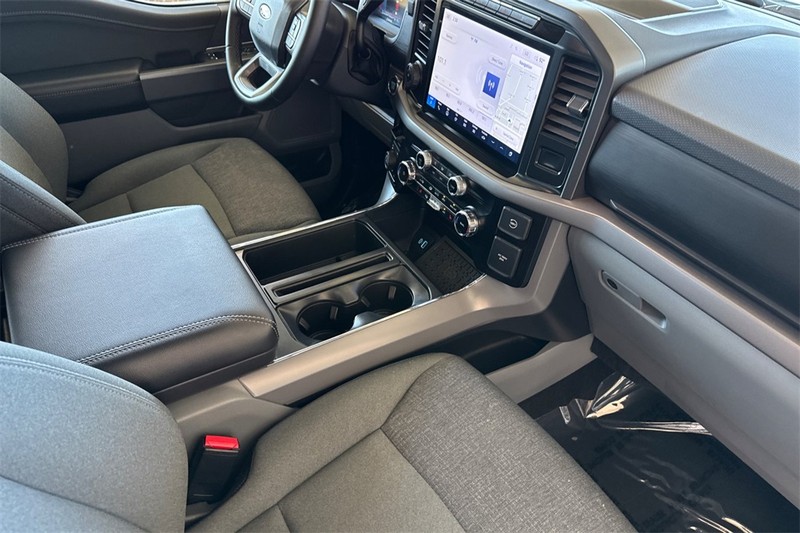Ford F-150 Vehicle Full-screen Gallery Image 15