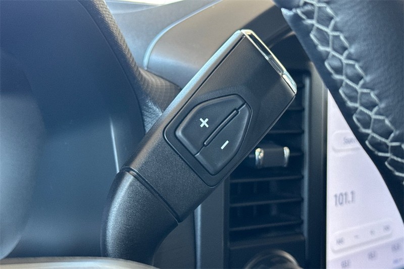 Ford F-150 Vehicle Full-screen Gallery Image 21
