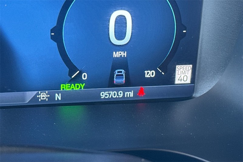 Ford F-150 Vehicle Full-screen Gallery Image 25