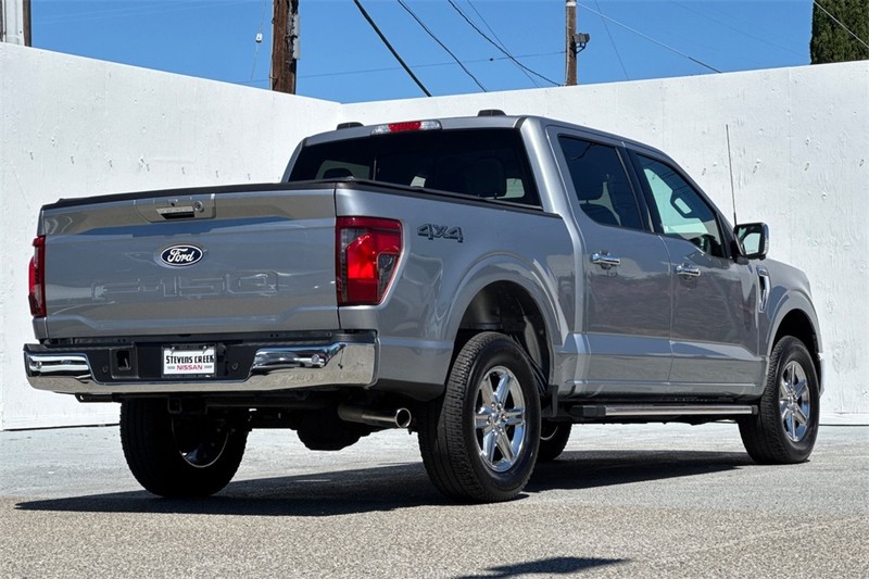Ford F-150 Vehicle Full-screen Gallery Image 04