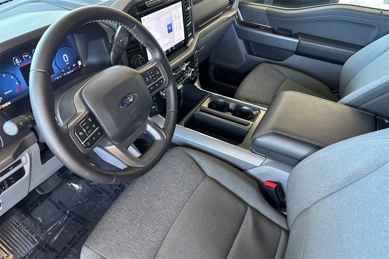 Ford F-150 Vehicle Full-screen Gallery Image 10